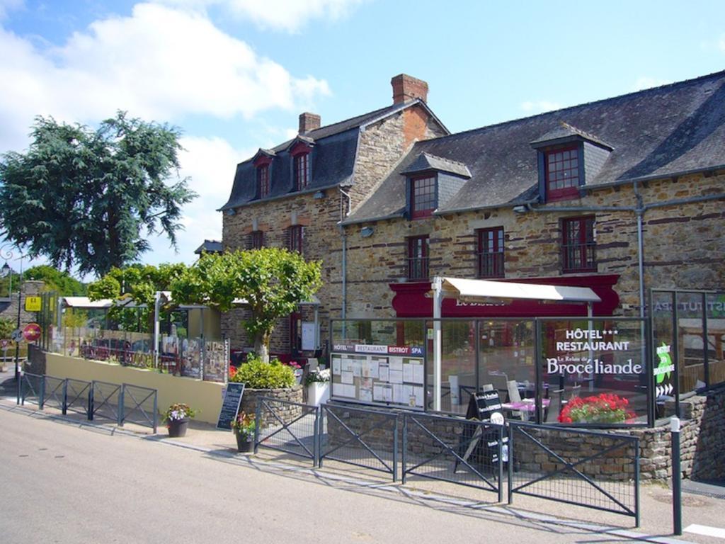 Logis Hotel, Restaurant Et Spa Le Relais De Broceliande Paimpont Exterior foto