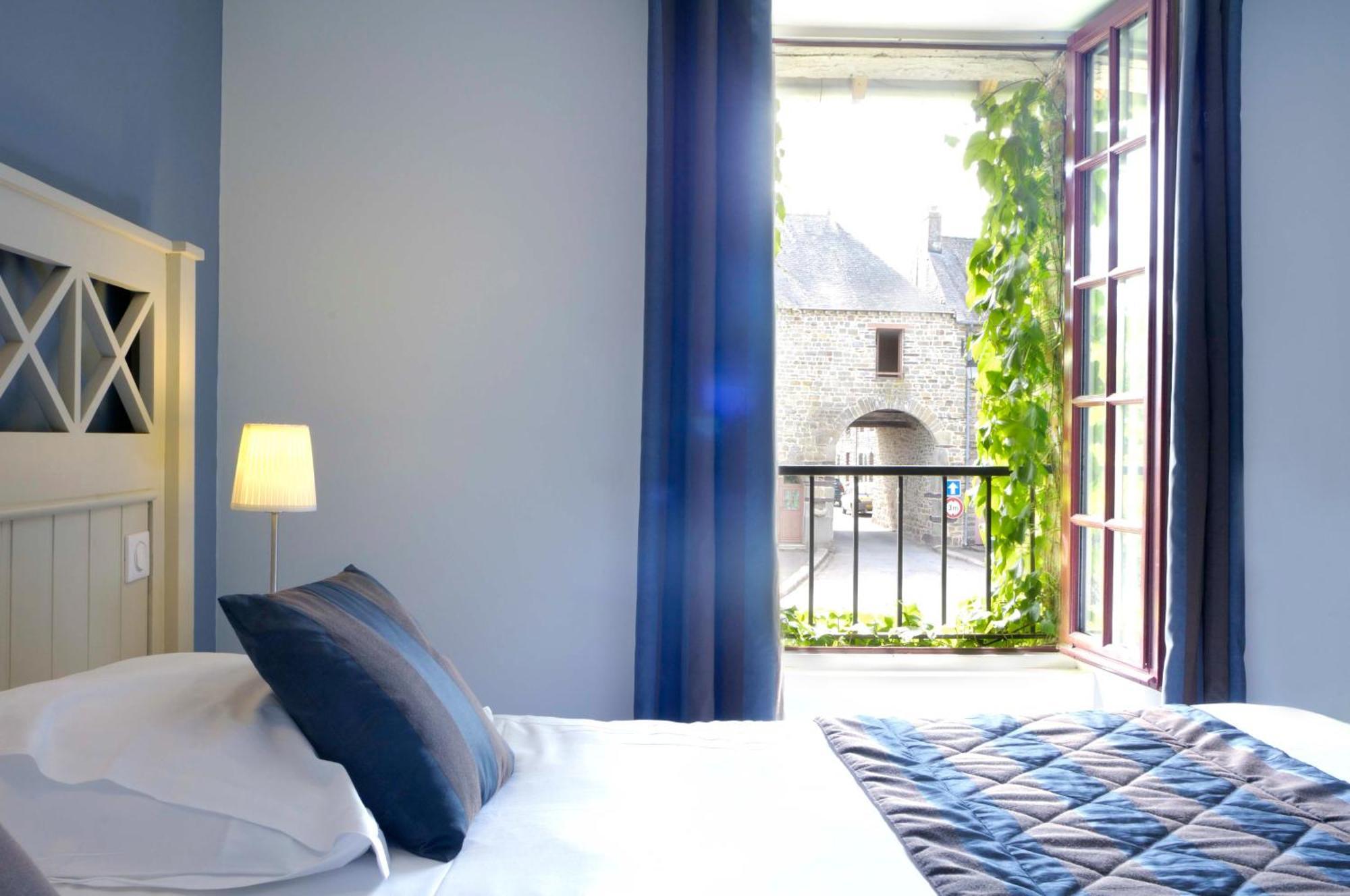 Logis Hotel, Restaurant Et Spa Le Relais De Broceliande Paimpont Exterior foto